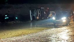 Vuelco en Ruta 40 y 34 , en el ingreso a Lavalle.&nbsp;
