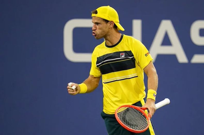 El Peque Schwartzman sigue adelante.