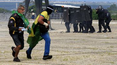 Tras las elecciones, seguidores de Jair Bolsonaro atacaron sedes del Estado en Brasil.
