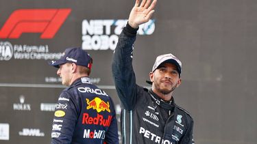 Hamilton no se va.