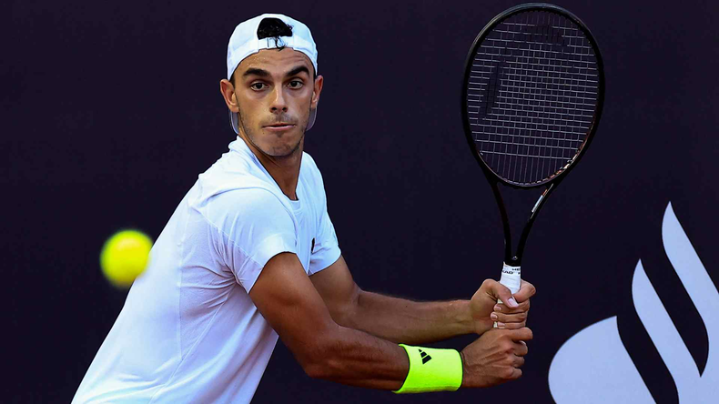 Cerúndolo jugará en los octavos de final frente al triunfador del cruce entre el serbio Dusan Lajovic (58) y el colombiano Daniel Elahí Galán (78).