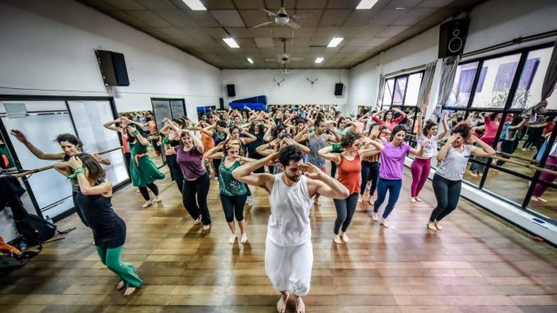 Ofrecen más de 50 talleres de formación artística en el Teatro Independencia.