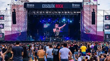 cosquin rock: grilla con usted senalemelo como protagonista