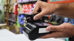 Mayor uso de la tarjeta de crédito para la compra de alimentos.