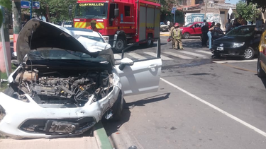 Un fuerte accidente vial en Guaymallén dejó dos conductores con politraumatismos