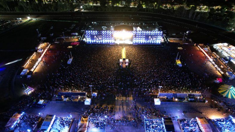 La Fiesta Provincial de la Cerveza 2025 explotó con más de 35 mil personas en su primera noche