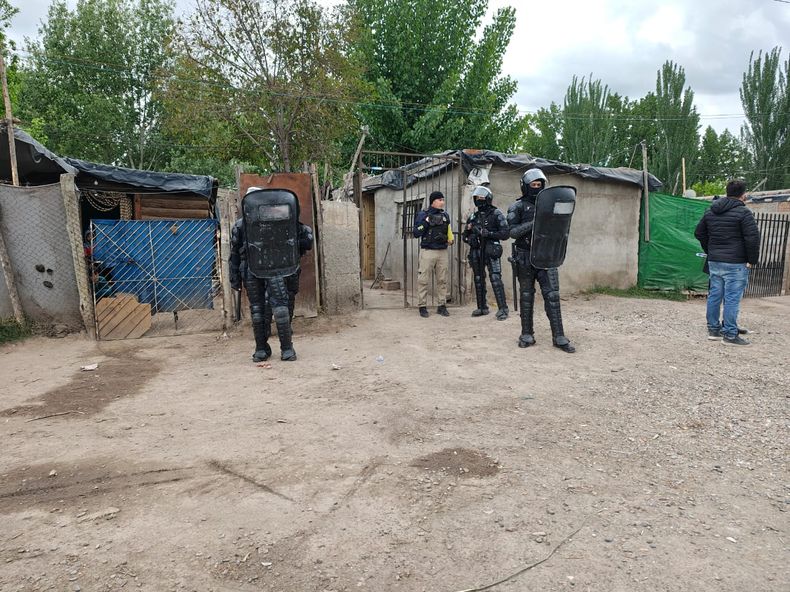 Uno de los allanamientos en Tunuyán.