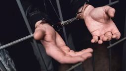 Escapaba de un robo y se ocultó en casa de su suegra: lo entregó a la policía