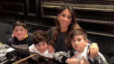 París: el extraño postre que Antonela Roccuzzo probó con sus hijos.