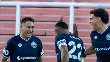 Matías Fernández debutó en la red al minuto de juego.