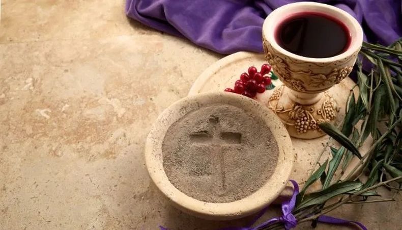 El Miércoles de Ceniza es una fecha importante en la tradición cristiana, especialmente en la Iglesia Católica porque marca el comienzo de la Cuaresma.