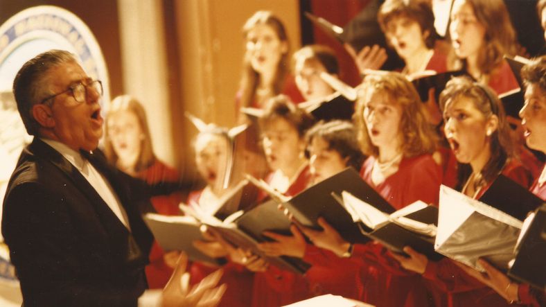 El Coro Universitario rinde homenaje a su fundador