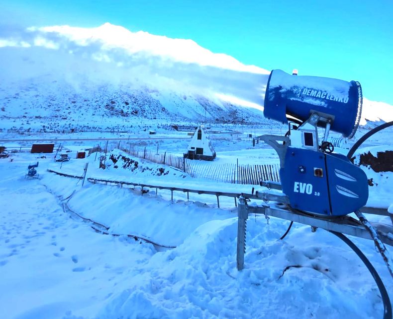 Esquí en Mendoza: nieve artificial, la aliada de Los Puquios para abrir la temporada 2026.
