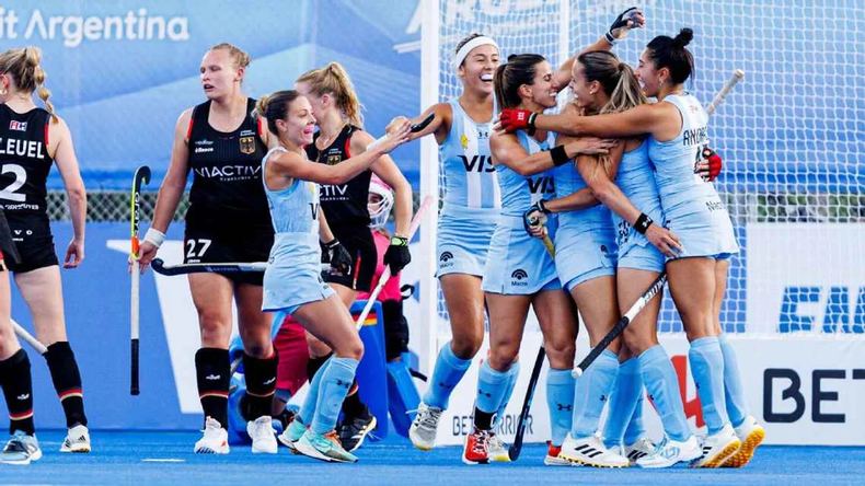 La Selección femenina de hockey sobre césped de Argentina salvó la ropa.