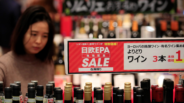 la nueva era del vino en china: de la ostentacion corporativa a la copa en casa