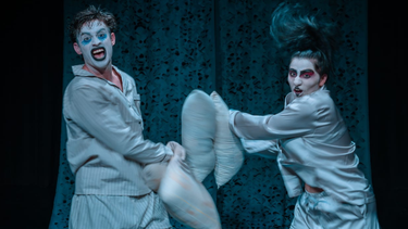 El Teatro Cajamarca estrena Delirio a dúo, una sátira teatral sobre el caos y la convivencia El Teatro Cajamarca estrena Delirio a dúo, una sátira teatral sobre el caos y la convivencia