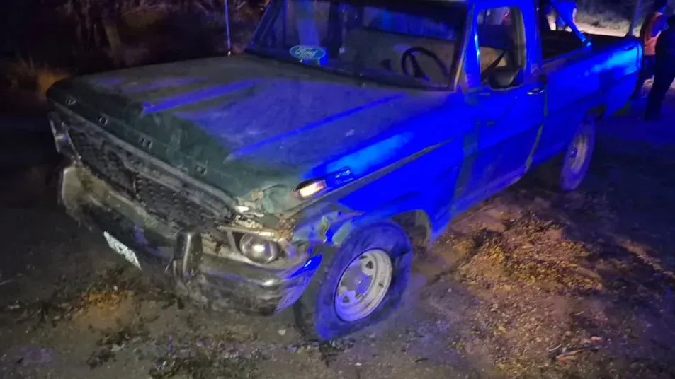 Como consecuencia del impacto, quedó atrapado en el vehículo y sufrió lesiones leves Como consecuencia del impacto, quedó atrapado en el vehículo y sufrió lesiones leves