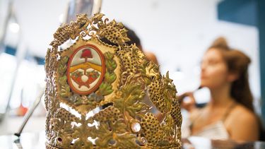 La Justicia ordenó indemnizar a una reina de la vendimia que no pudo coronar a su sucesora por estar embarazada. La Justicia ordenó indemnizar a una reina de la vendimia que no pudo coronar a su sucesora por estar embarazada.