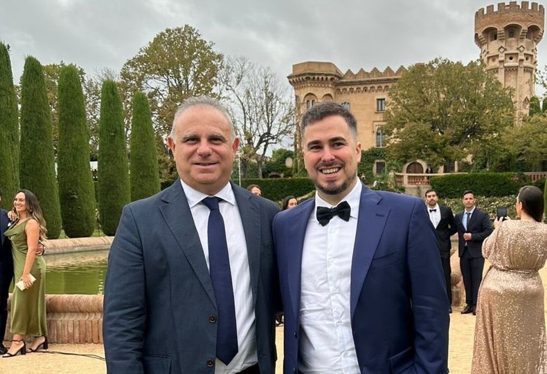 Cinco perros serán testigos del amor de sus dueños: la historia de Darío y Nicolás