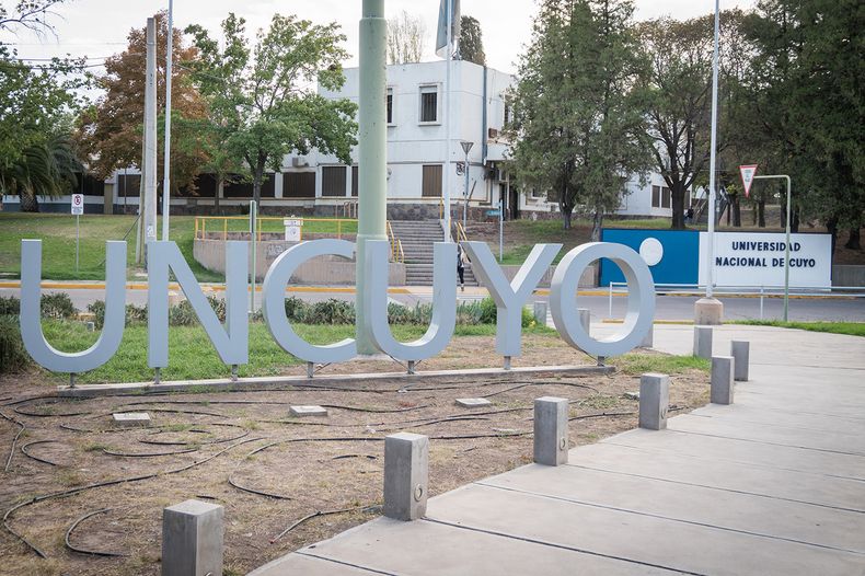En la UNCuyo, casi el 50% de los ingresantes trabaja por necesidad en tareas ajenas a su carrera.