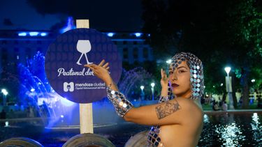 La Ciudad de Mendoza vivió la vuelta de la Peatonal del Vino con un público multitudinario. La Ciudad de Mendoza vivió la vuelta de la Peatonal del Vino con un público multitudinario.