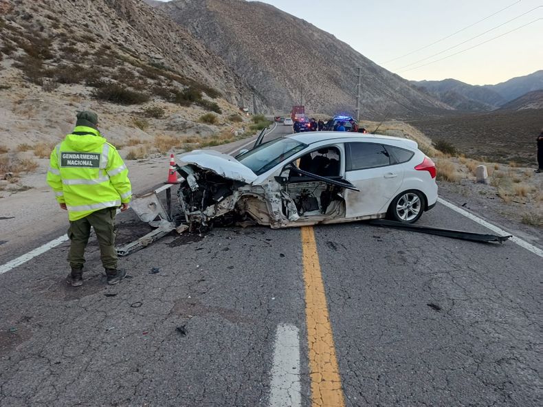 Un accidente vial complica el tránsito en Alta Montaña.