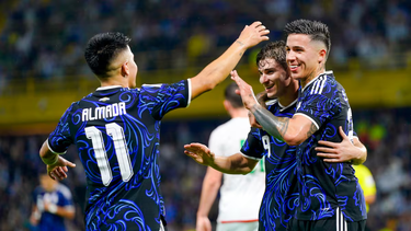 La Selección Argentina alternará entre camiseta titular y suplente durante la fase de grupos del Mundial 2026. La Selección Argentina alternará entre camiseta titular y suplente durante la fase de grupos del Mundial 2026.