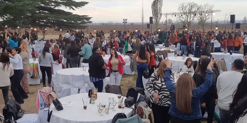 Importante festejo por el Día del Maestro en San Carlos
