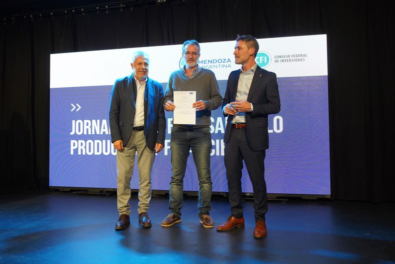 Mendoza y el CFI refuerzan el financiamiento productivo para ampliar la economía provincial, Alfredo Cornejo, Ignacio Lamothe (03).jpg