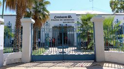 Le robaron $50 mil al encargado de un predio canchas de fútbol cuando cerraba el complejo
