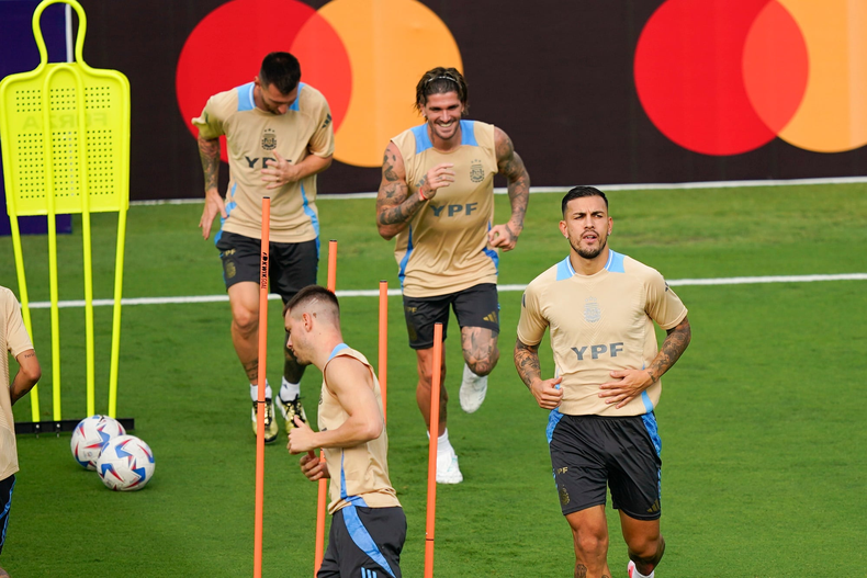 Argentina lidera su grupo en la Copa América.