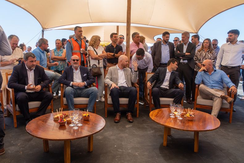 Flavio Kristich (Grupo Kristich), Rodolfo Vargas Arizu (Ministério da Produção), Esteban Allasino (Prefeito de Luján de Cuyo), Gianni Badaloni (Andesmar) e Lucio Álvarez (Serviços e Mandatos).