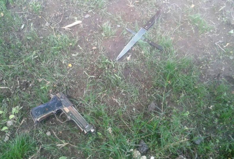 Secuestro arma y cuchillo