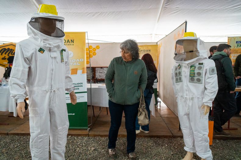 En la Expo Apícola 2025 participaron puestos que comercializan los insumos necesarios para llevar con éxito la actividad del apicultor. 
