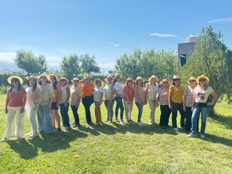 Veinte productoras de uva del Valle de Uco conforman la asociación Mujeres de la Viña.