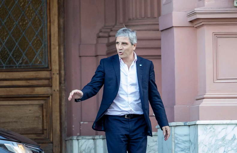 Luis Caputo ya está en Estados Unidos.