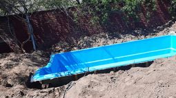 Tenés la tierra dura y la estafa con la venta de piscinas por más de $4.000.000  en Luján