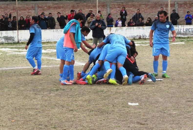 16 Los celestes del Deportivo Goudge, ganadores del primer torneo, buscarán el ascenco directo a primera A, en el segundo torneo del 2016. Miércoles 07 09 16