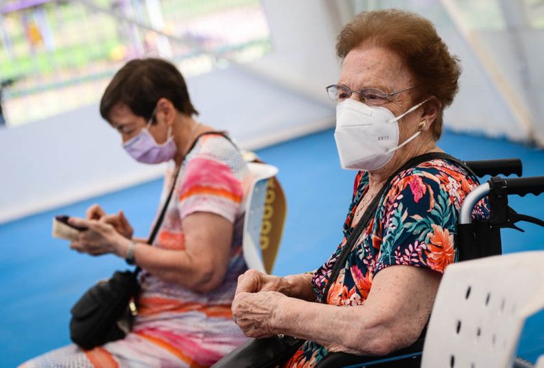 Vacunación, covid 19 , covid 19 mendoza, vacunacion, adultos mayores, mayores de 70, coronavirus, campaña de vacunacion, abuelos, abuelo, vacuna