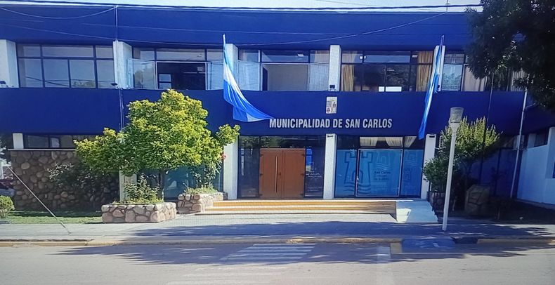 El intendente de San Carlos dispuso un recorte de sueldos y dietas.