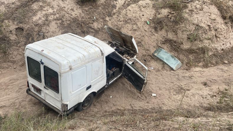 El furgón quedó destrozado.