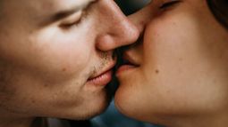 Día Internacional del Beso: por qué se celebra hoy, 13 de abril