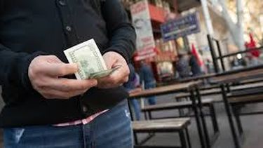 ¿Por qué, luego de la disparada, volvió a caer el dólar blue?