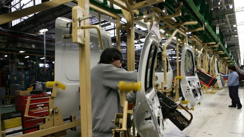 La producción de automóviles cayó 13,3% en julio