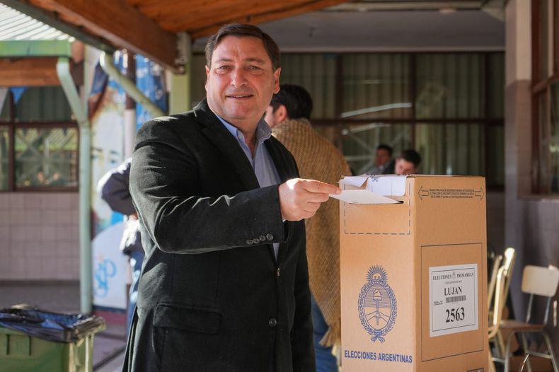 Omar Parisi votó hoy en Luján. Omar Parisi votó hoy en Luján.