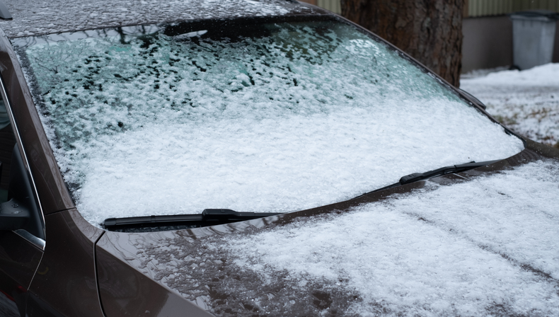 Un truco casero que puede salvar tu parabrisas en plena ola polar