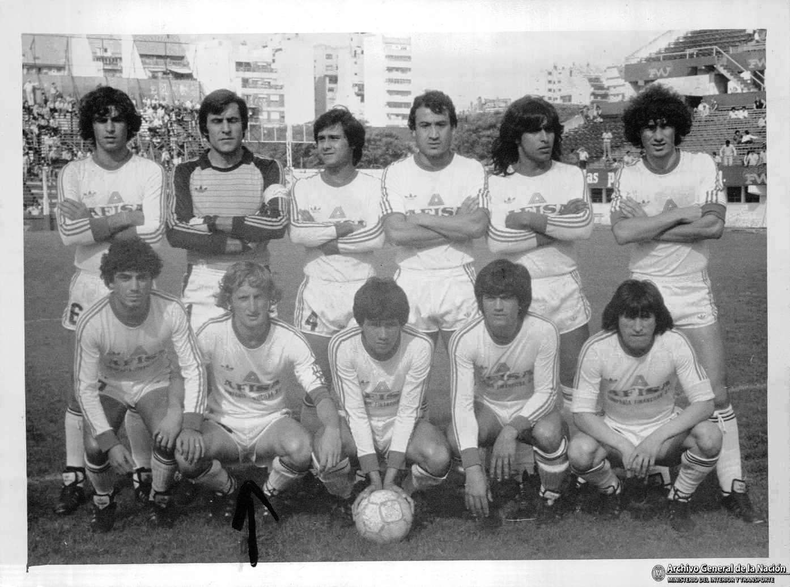Murió Víctor Luis Martínez, aquí en una formación en Quilmes.