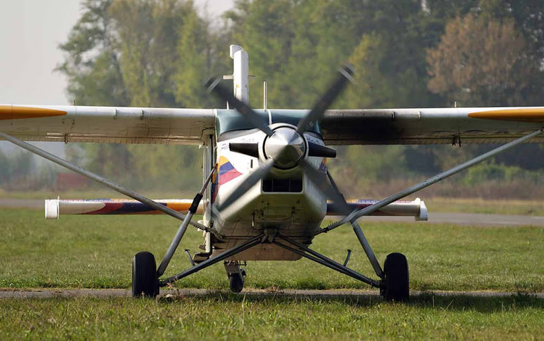 La aeronave, un Pilatus con matrícula alemana, cayó en picada sobre la avenida Salvador Allende.