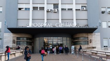Hospital Central: murió la mujer que cayó por el hueco del ascensor.