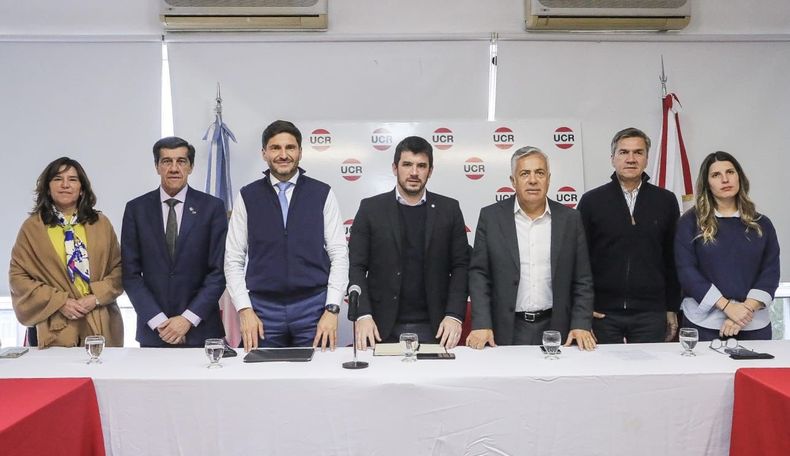 Cornejo volvió a encontrarse con los gobernadores radicales.